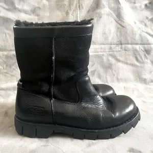 UGG | Shoes | Ugg Australia Hartsville Boost Sz | Poshmark display picture 1